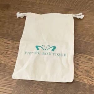 Tiptoe boutique dustbag📖